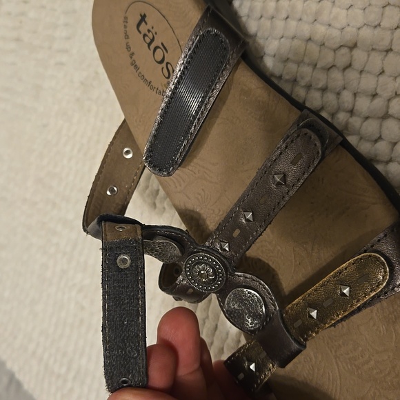 Taos Comfort Sandal Womens 7 Bronze Metallic Slide Hook & Loop - Picture 7 of 7